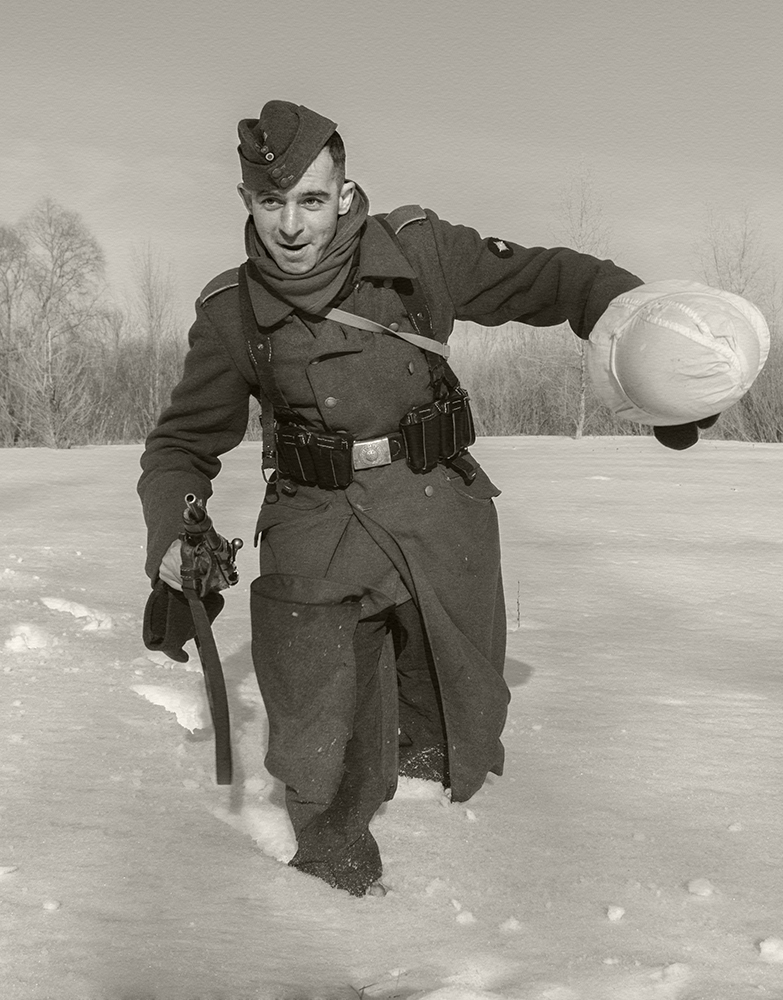 По русским снегам... (1941) Нажмите на изображение, чтобы посмотреть его на полном экране.