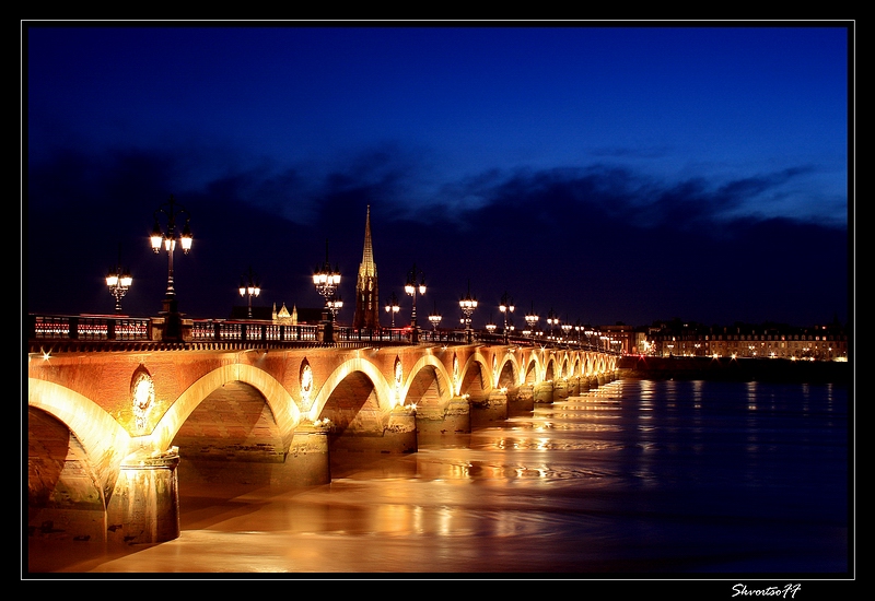 Bordeaux. Old bridge Нажмите на изображение, чтобы посмотреть его на полном экране.