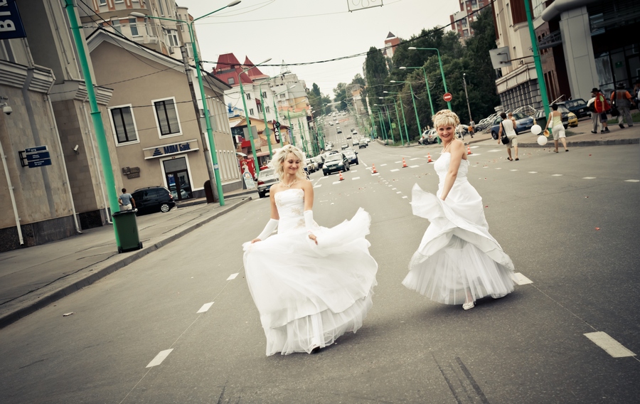 Видео сбежавших невест. Сбежавшая невеста. Невеста 2010. Сбежавшая невеста фото. Образ сбежавшей невесты.
