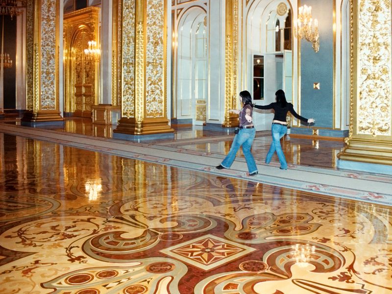 Как выглядит большой кремлевский дворец. Большой Кремлевский дворец. Кремлёвский дворец крикоров. Большой Кремлевский дворец решетка. Зимний сад большого кремлевского дворца.