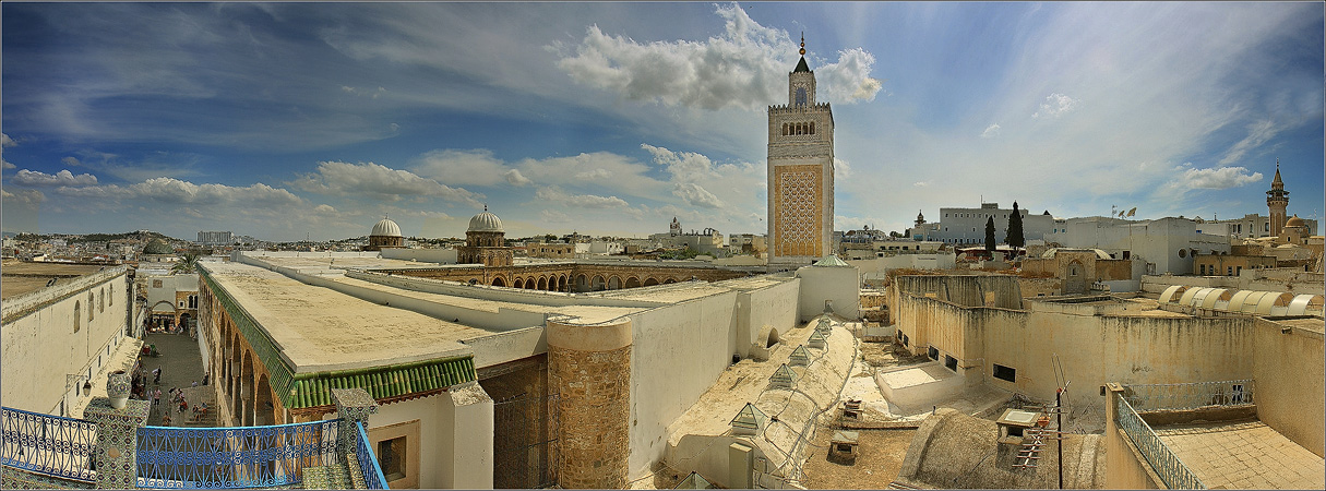 ...над крышами Туниса...(панорама) Нажмите на изображение, чтобы посмотреть его на полном экране.