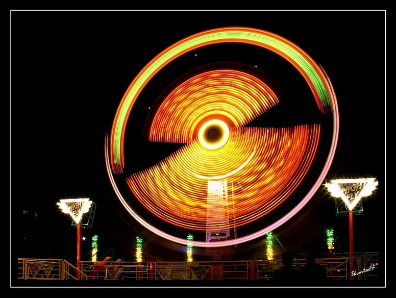 Ночная карусель Нажмите на изображение, чтобы посмотреть его на полном экране.