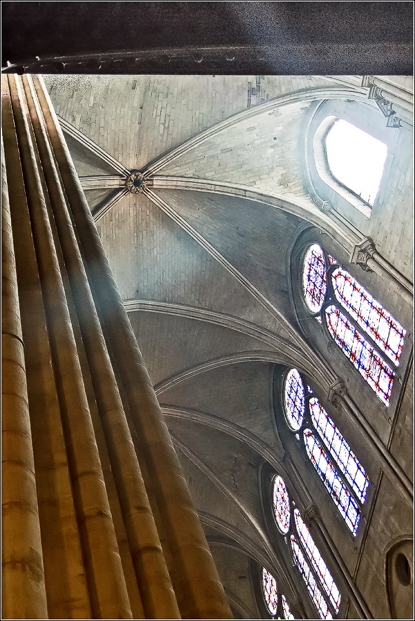 Под сводами Notre Dame de Paris Нажмите на изображение, чтобы посмотреть его на полном экране.