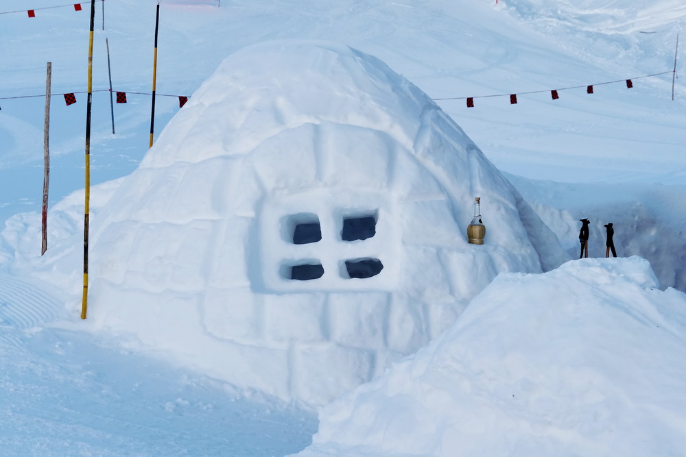 Включи про снежных. Иглу жилище эскимосов. Иглу - снежный дом эскимосов. Иглу домик эскимоса. Эскимосская юрта.