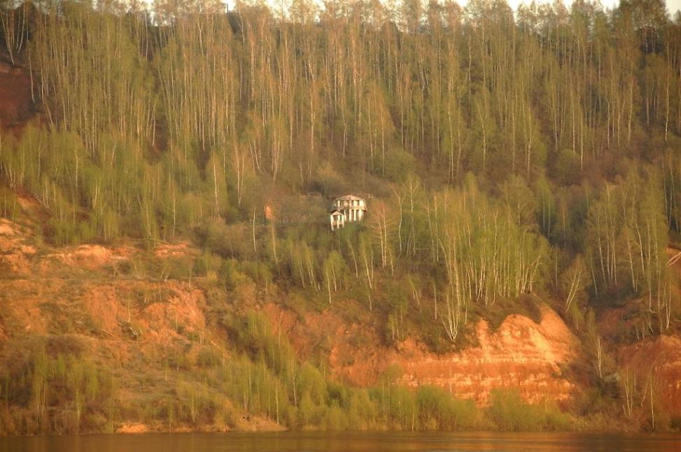 Просто дом в лесу Нажмите на изображение, чтобы посмотреть его на полном экране.